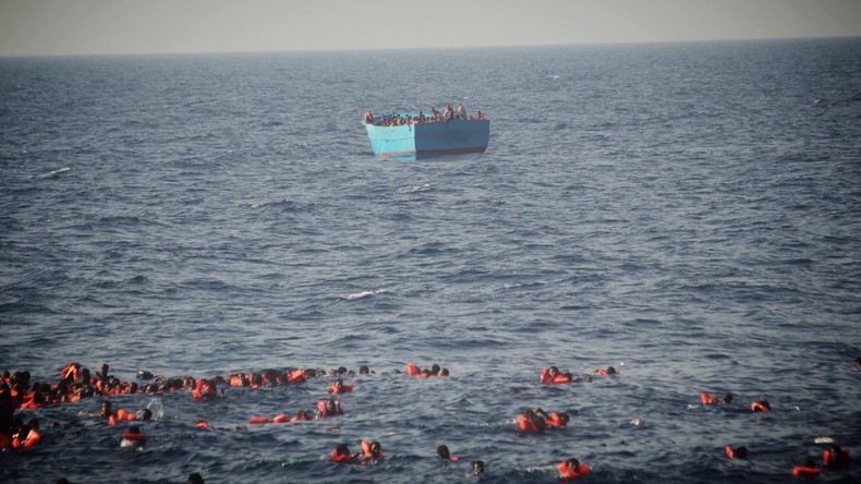 Wieder größeres Flüchtlingsunglück - Boot kentert mit Kindern