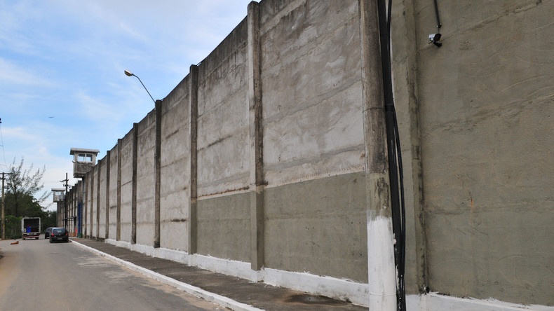 Fast hundert Häftlinge fliehen durch Tunnel aus Gefängnis in Brasilien