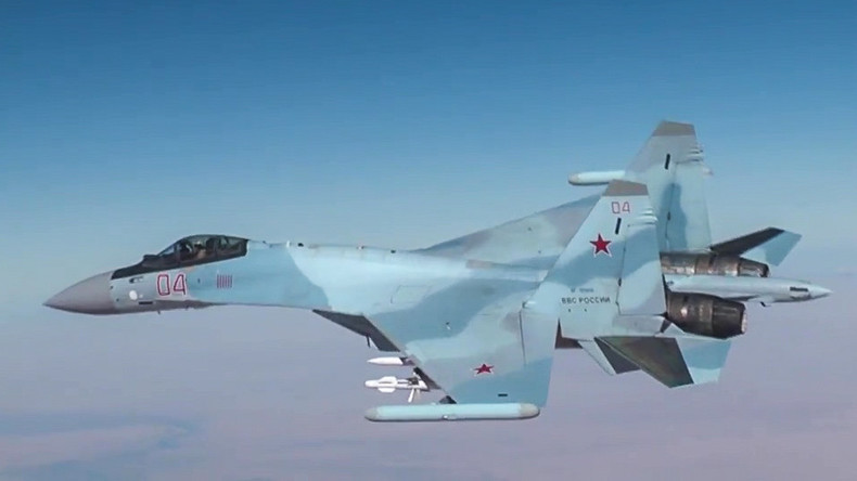 Russlands Luftwaffe zerbombt IS-Wagenkolonne in Syrien