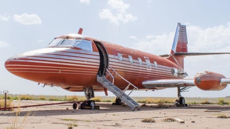 Elvis Presleys Privatjet kommt für 430.000 Dollar unter den Hammer