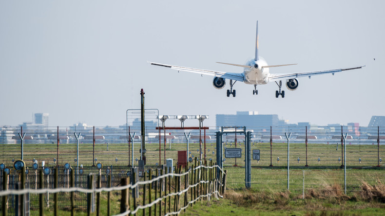 Deutsches Paar scherzt über Bombe - Alarm an norwegischem Flughafen