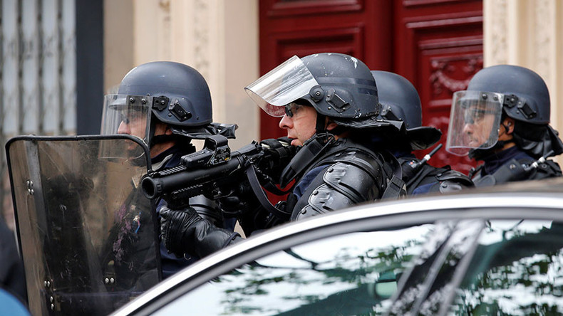 Polizeieinsatz in Paris - "Jugendliche drohten Bus zu sprengen"