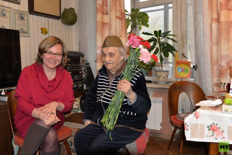 Der Krieg hat sie nicht gebrochen - RT Deutsch zu Besuch bei Veteranen in Moskau