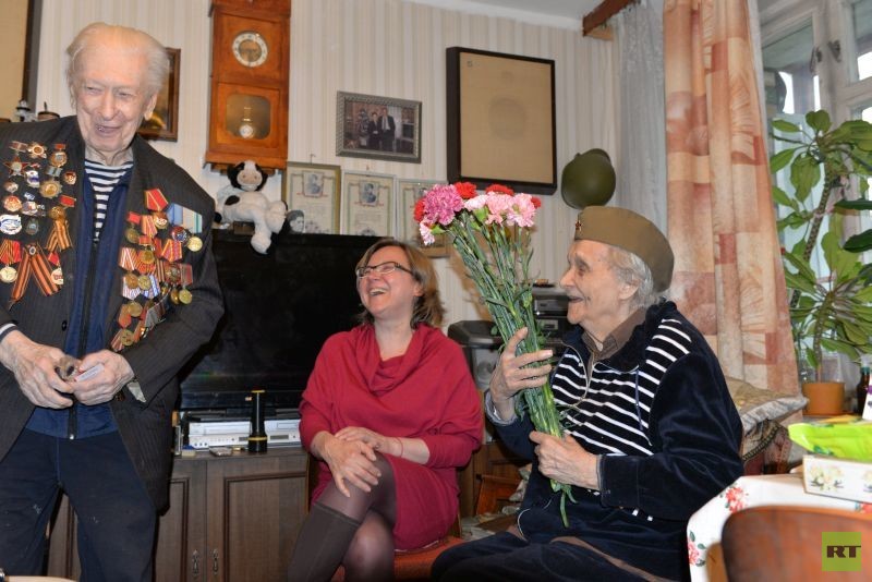Der Krieg hat sie nicht gebrochen - RT Deutsch zu Besuch bei Veteranen in Moskau