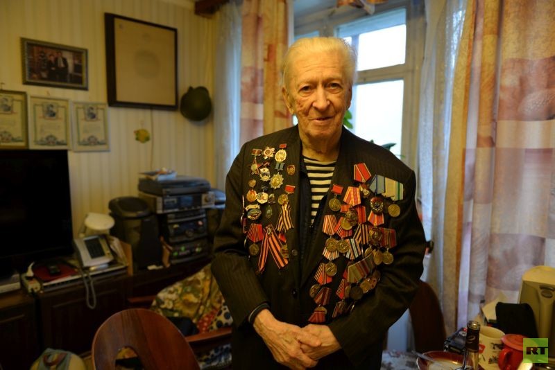 Der Krieg hat sie nicht gebrochen - RT Deutsch zu Besuch bei Veteranen in Moskau