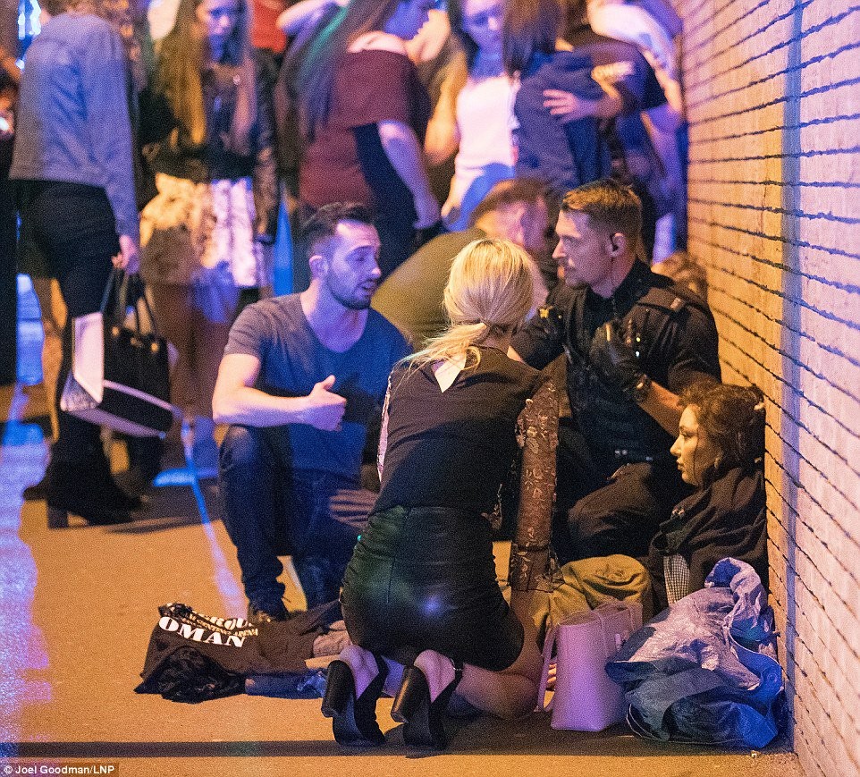Bilder und Augenzeugenberichte nach der Explosion in Manchester