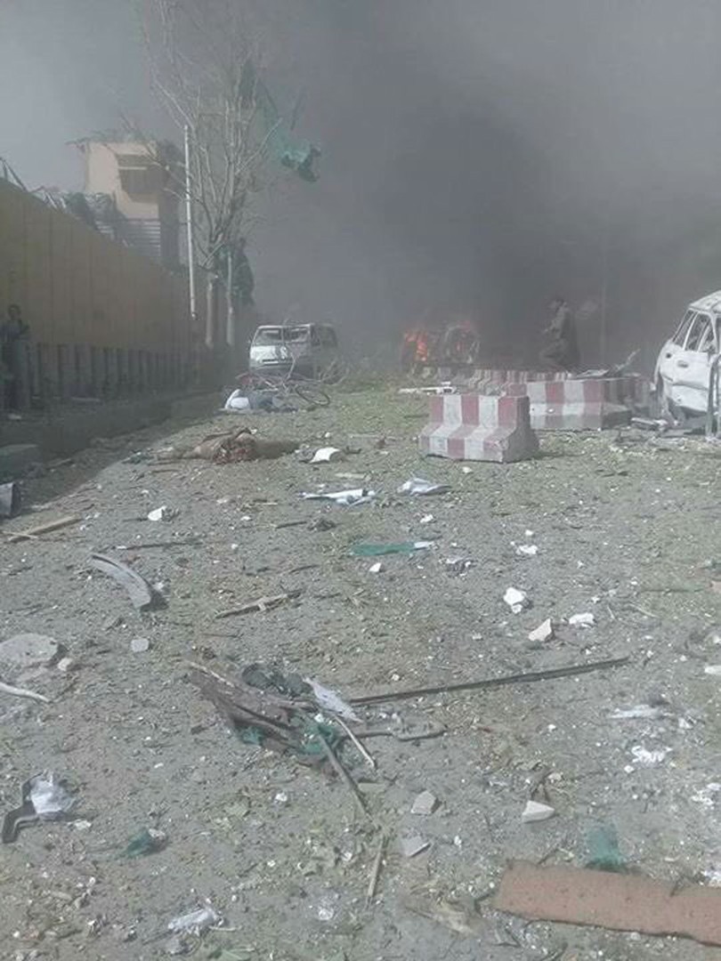 Erste Bilder nach dem Anschlag Kabuls und der stark beschädigten deutschen Botschaft