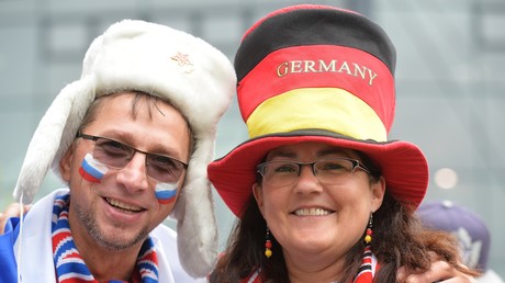 So verschieden und doch ein gemeinsames Ziel: Fan-Verkleidungen bei der Eishockey-WM