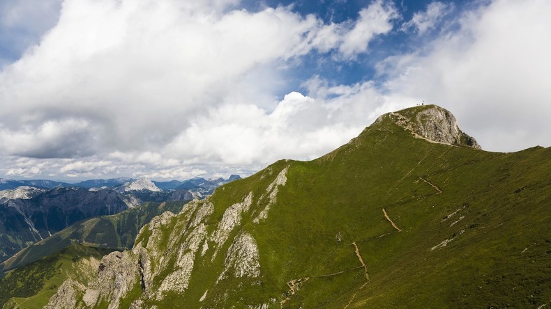 Bergdrama in Österreich: Retter stürzt bei Bergung in den Tod