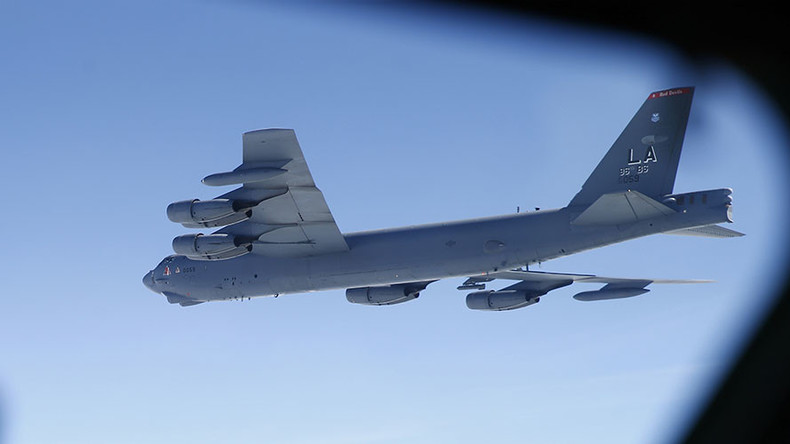 Su-27 fängt strategischen US-Bomber B-52 an russischer Grenze ab
