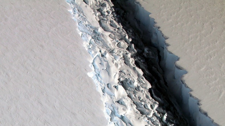 Gigantischer Eisberg in Antarktis bricht bald ab