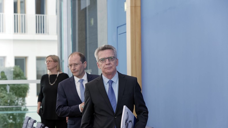 Innenminister: Mehr Befugnisse für Behörden, Zugriff auf Messenger und Waffenverbot für Reichsbürger