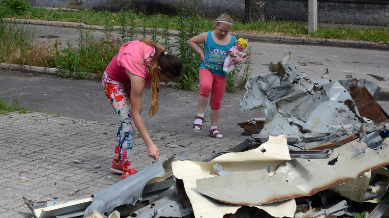 Zum wiederholten Mal beschießt die Ukrainische Armee Städte im Donbass