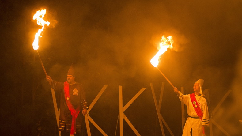 "Kool Kids Klub": KKK versucht, sich im New Yorker Hinterland neues Image zu geben
