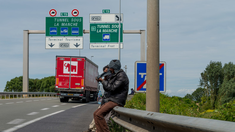 Tödlicher Unfall nach Straßen-Blockade durch Migranten bei Calais