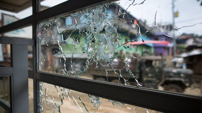 Rebellen stürmen Dörfer und Schulen in Philippinen