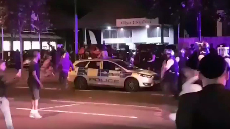 London: Messer, Macheten und Säbel - Dutzende Jugendliche liefern sich Massenschlägerei
