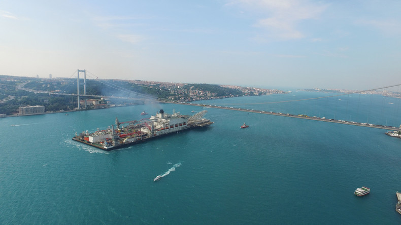 Erste Unterwasserrohre der Pipeline Turkish Stream verbunden