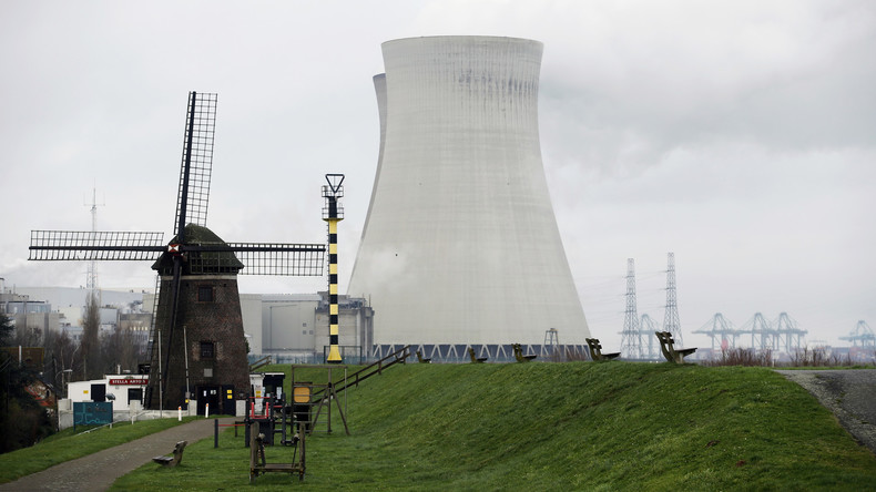 Tausende protestieren mit Menschenkette gegen belgische Atommeiler