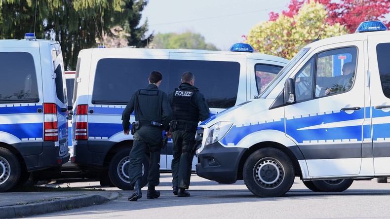 76-Jährige kracht mit Auto in Esszimmer