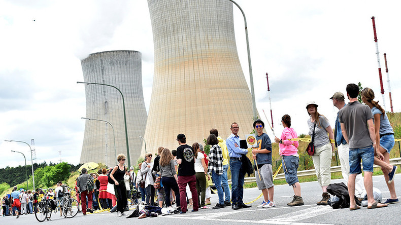 Veraltete Atomreaktoren: 50.000 Menschen demonstrieren gegen tickende Zeitbomben