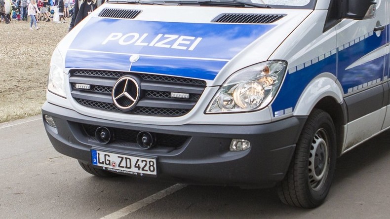 Vater und Tochter von eigenem Auto überrollt