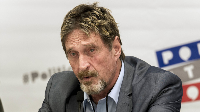 John McAfee: "Ich weiß genau, dass Russland nicht die Wahlen gehackt hat"