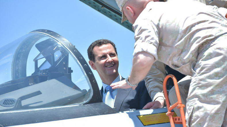 Syrischer Präsident steigt in Kampfjet ein - Besuch in russischer Militärbasis