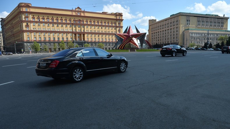 Wolgas mit verdunkelten Fenstern und das KGB: Eine moderne russische Spionagegeschichte
