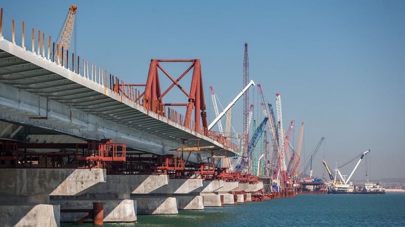 Krim-Brücke mehr als zu Hälfte fertig