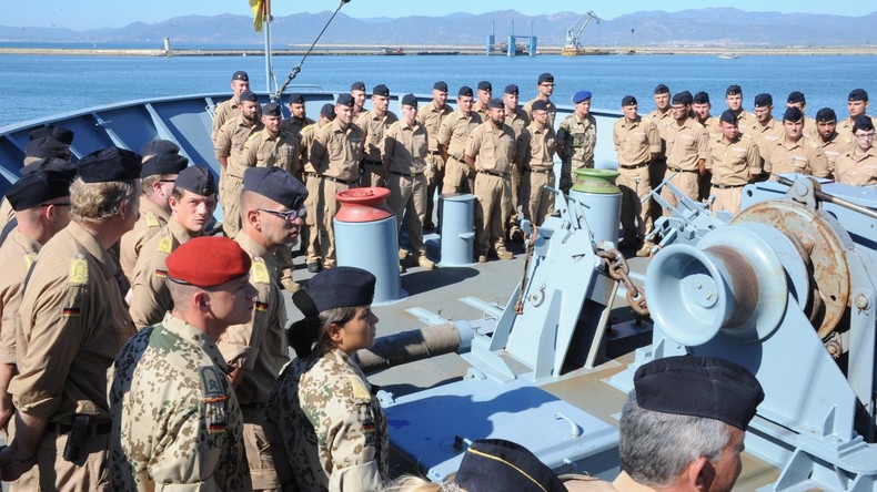 Bundestag verlängert EU-Operation "Sophia" gegen Schleuserkriminalität im Mittelmeer