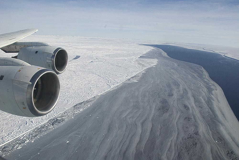 Gigantischer Eisberg in Antarktis bricht bald ab