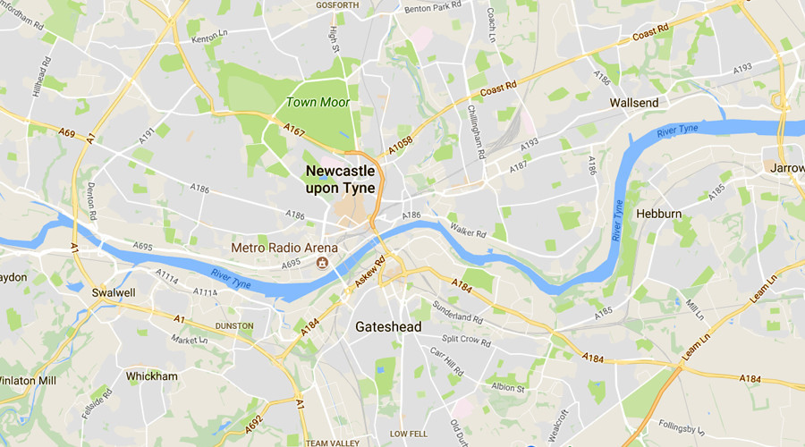 Frau rast in Newcastle in Menschenmenge Gläubiger vor Moschee - Polizei geht von Unfall aus