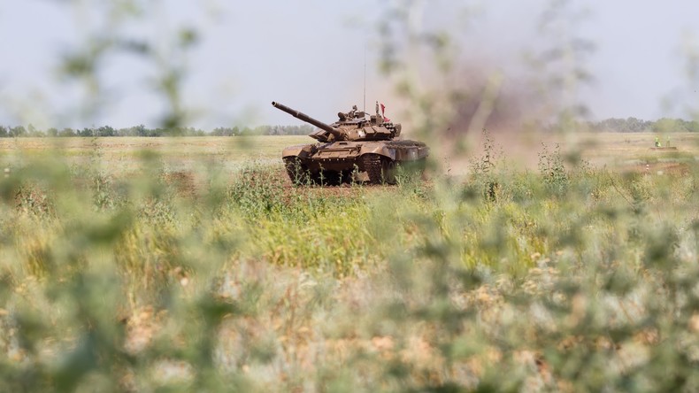Gut 500 russische Panzerschützen absolvieren Überraschungsübung bei Wolgograd