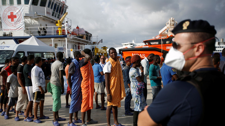 RT-Exklusiv: Flüchtlinge in den Fängen von Mafia und Migranten-Banden in Sizilien