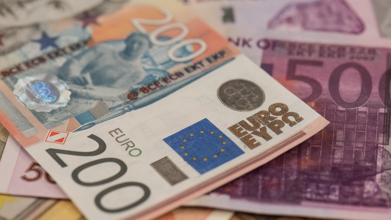 Mann reist mit 176.000 Euro im Nachtzug über Grenze