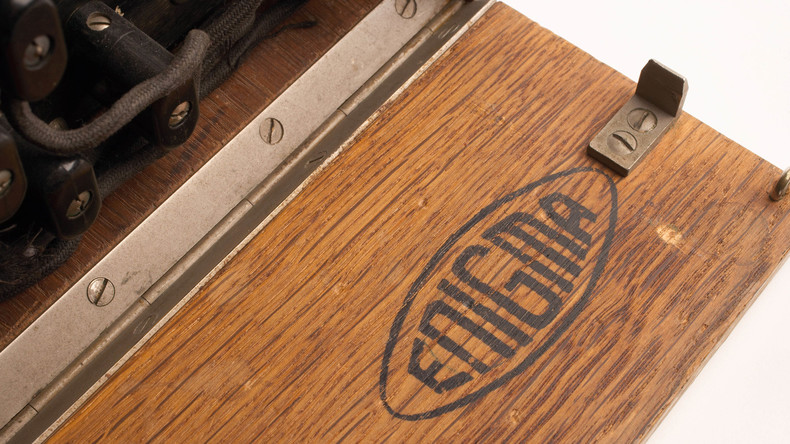 Deutsche Chiffriermaschine aus dem Zweiten Weltkrieg versteigert