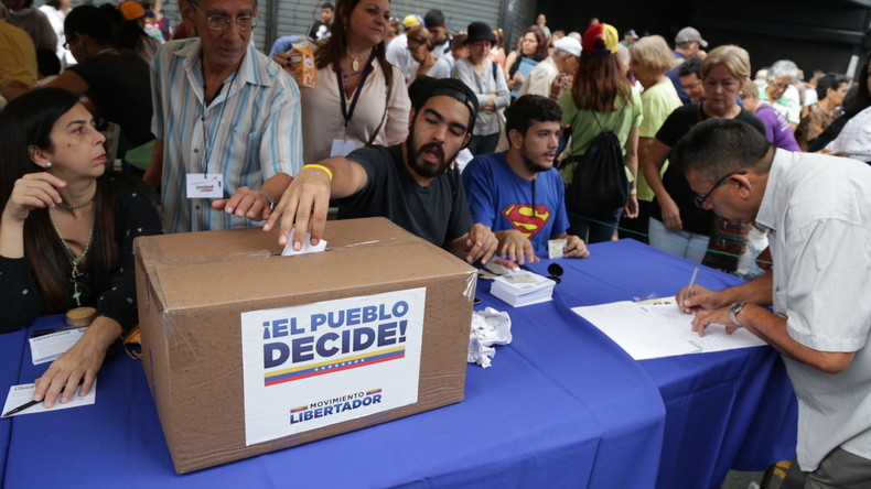 Ein Drittel der Venezolaner beteiligt sich an Plebiszit gegen Maduro