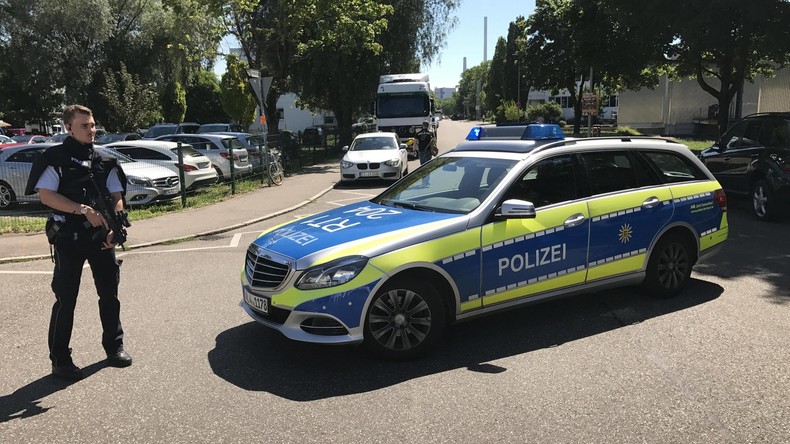Amokalarm an Esslinger Schule - Wohl Bewaffneter auf der Flucht