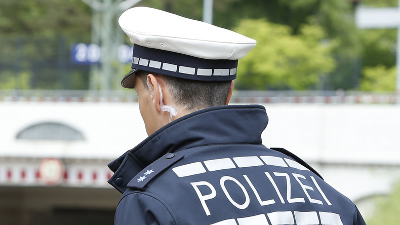 Einsatzfahrzeuge vor Polizeiwache in Bielefeld niedergebrannt