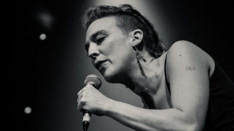 Französische Sängerin stirbt mit 35 Jahren beim eigenen Konzert