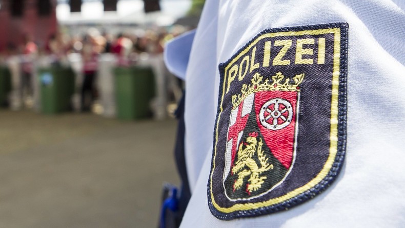 Polizist verweigert Kollegin den Handschlag - Disziplinarverfahren