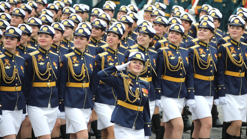 Russische Menschenrechtsbeauftragte befürwortet allgemeine Wehrpflicht für Frauen in Russland