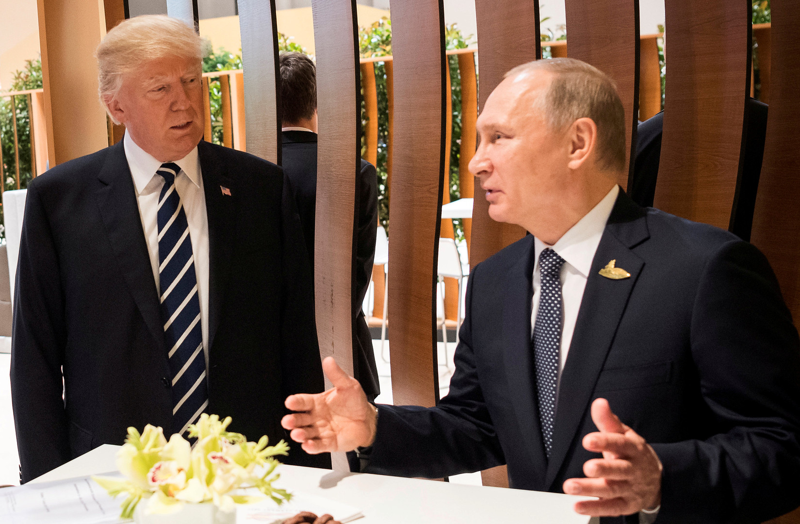 Putin und Trump schütteln Hände vor erstem Meeting im Rahmen des G20-Gipfels