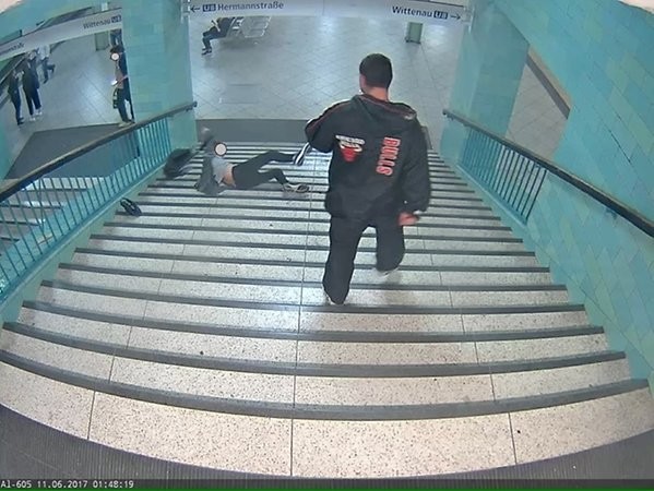 Erneuter Treppenschubserfall: Berliner Polizei bittet Öffentlichkeit um Mithilfe bei Tätersuche