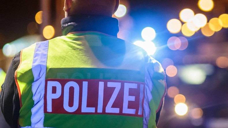Autobahn 5: Lastwagen prallt an Stau-Ende gegen Gefahrguttransporter