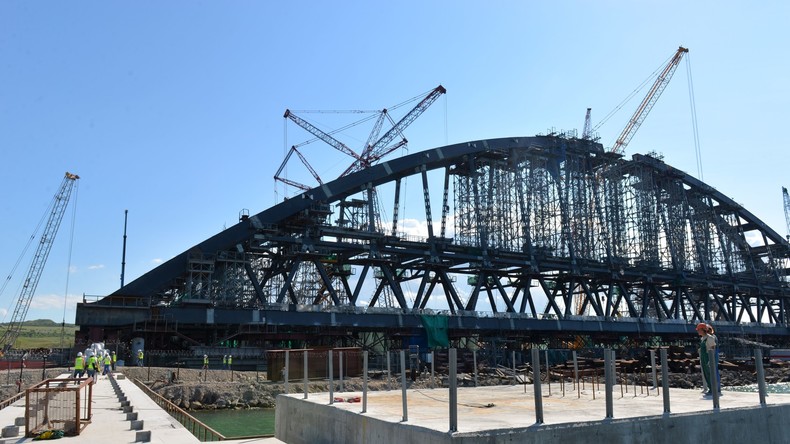 Reportage: Landverbindung nach Russland - Ein Brücke gibt den Menschen auf der Krim Hoffnung