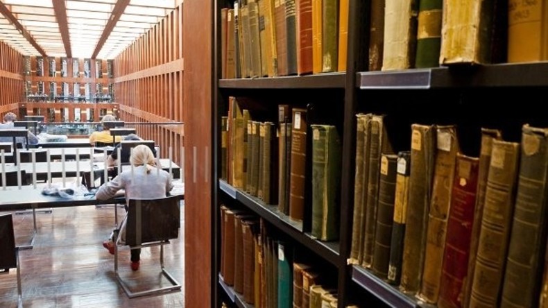 Humboldt-Uni will fünf Kilometer Bücher entstauben