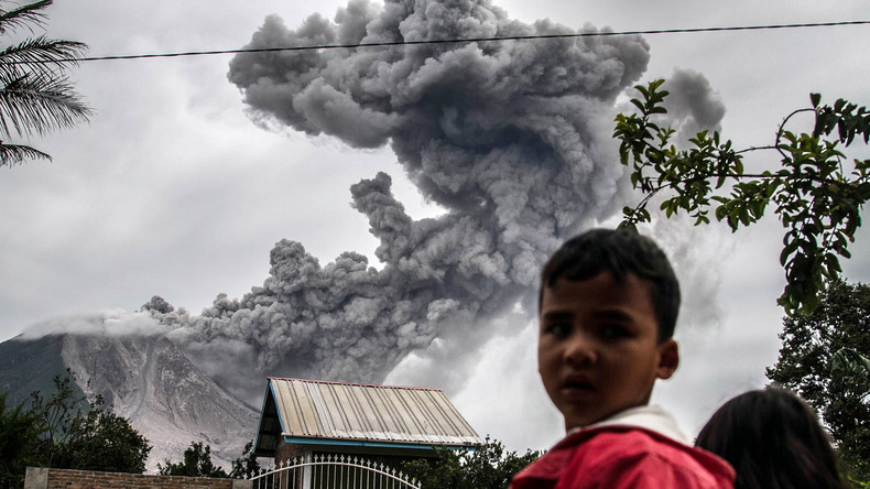 Vulkan auf Sumatra spuckt kilometerhoch Asche