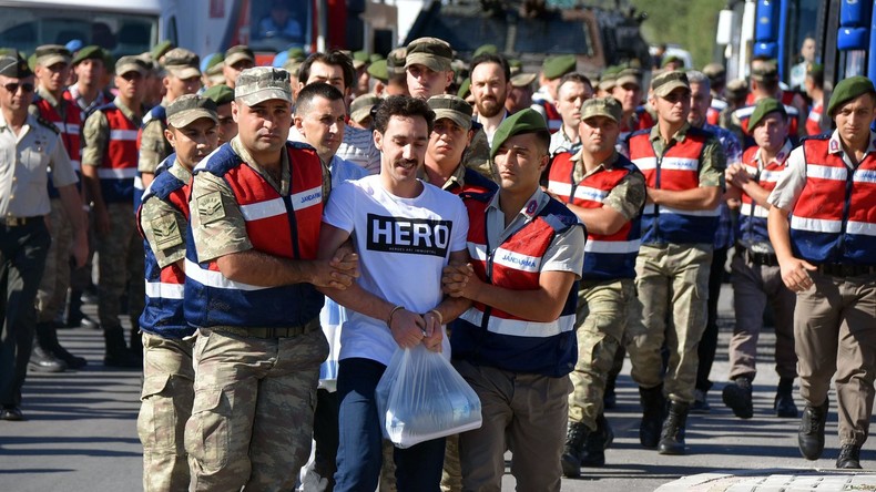 Recep Tayyip Erdoğan kündigt Kleiderordnung für Putschisten und Terroristen an